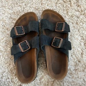 Navy blue Soft Birkenstock’s!!